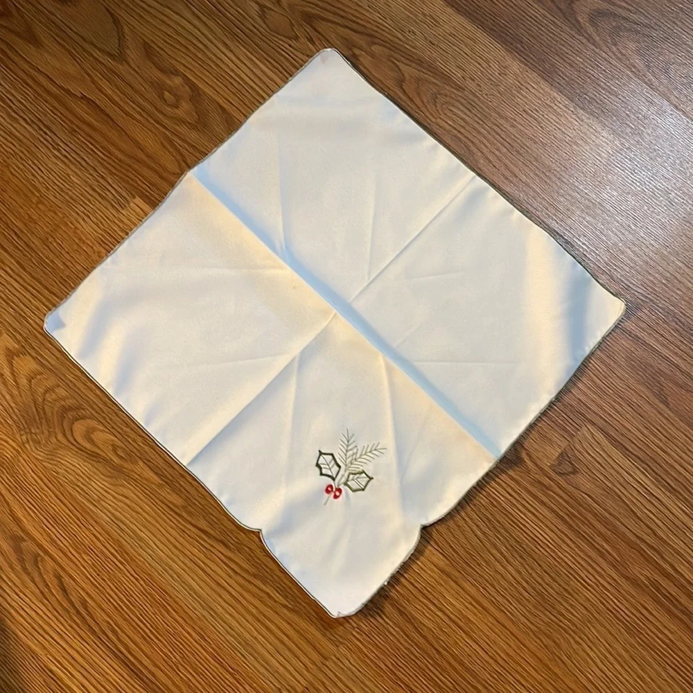 Vintage Poinsettia Dining Tablecloth & Napkin Set Christmas 12 Person Table